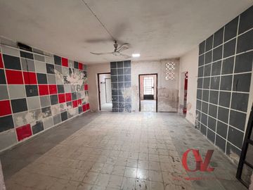 CASA COLONIAL DE UNA PLANTA EN EL CENTRO PARA RENOVAR