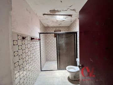 CASA COLONIAL DE UNA PLANTA EN EL CENTRO PARA RENOVAR