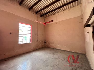 CASA COLONIAL DE UNA PLANTA EN EL CENTRO PARA RENOVAR