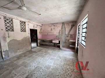 CASA COLONIAL DE UNA PLANTA EN EL CENTRO PARA RENOVAR