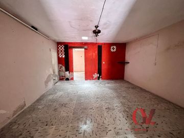 CASA COLONIAL DE UNA PLANTA EN EL CENTRO PARA RENOVAR