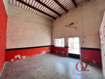 CASA COLONIAL DE UNA PLANTA EN EL CENTRO PARA RENOVAR