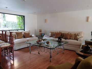 Casa en VENTA, Lomas de Tecamachalco, muy cerca de Colegios Paisanos y Club Tecamachalco