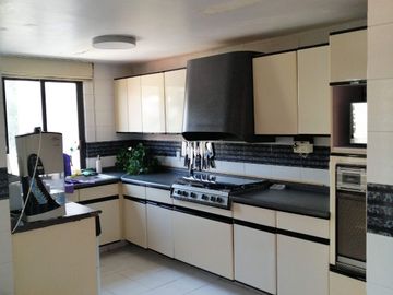 Casa en VENTA, Lomas de Tecamachalco, muy cerca de Colegios Paisanos y Club Tecamachalco