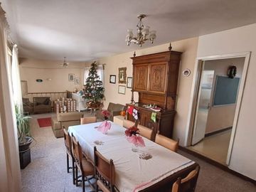 Casa doble en venta para escuela, comercio o cafetería