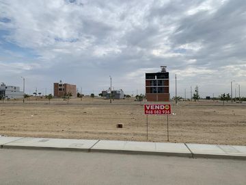 VENDO GRAN  TERRENO EN BOULEVARD