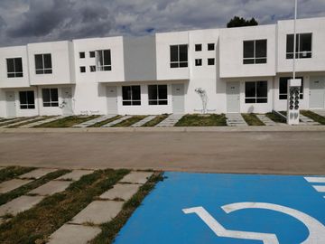 CASA DE 3 RECAMARAS CON 1 REC EN PLANTA BAJA EN LOS HEROES CHALCO