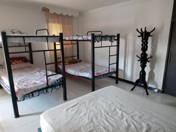 Te vendo esta preciosa casa finca de descanso con cuatro niveles a puerta cerrada, bien barata en Copacabana.