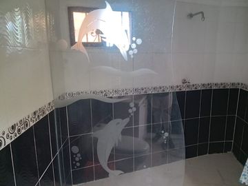 Te vendo esta preciosa casa finca de descanso con cuatro niveles a puerta cerrada, bien barata en Copacabana.