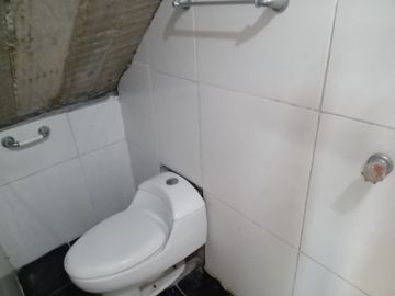 Te vendo esta preciosa casa finca de descanso con cuatro niveles a puerta cerrada, bien barata en Copacabana.