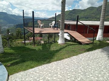 Te vendo esta preciosa casa finca de descanso con cuatro niveles a puerta cerrada, bien barata en Copacabana.