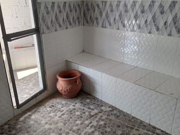 Te vendo esta preciosa casa finca de descanso con cuatro niveles a puerta cerrada, bien barata en Copacabana.