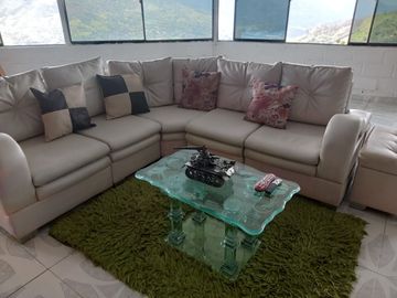 Te vendo esta preciosa casa finca de descanso con cuatro niveles a puerta cerrada, bien barata en Copacabana.