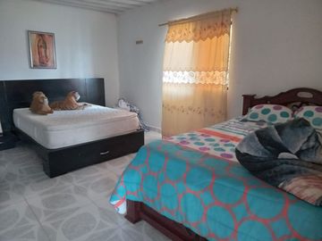 Te vendo esta preciosa casa finca de descanso con cuatro niveles a puerta cerrada, bien barata en Copacabana.
