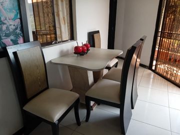 Te vendo esta preciosa casa finca de descanso con cuatro niveles a puerta cerrada, bien barata en Copacabana.