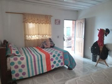 Te vendo esta preciosa casa finca de descanso con cuatro niveles a puerta cerrada, bien barata en Copacabana.
