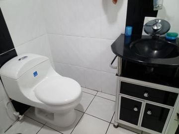 Te vendo esta preciosa casa finca de descanso con cuatro niveles a puerta cerrada, bien barata en Copacabana.