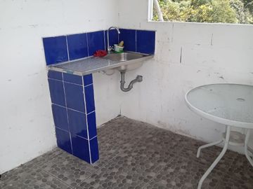 Te vendo esta preciosa casa finca de descanso con cuatro niveles a puerta cerrada, bien barata en Copacabana.