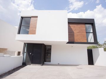 CASA EN VENTA EN ZIBATA