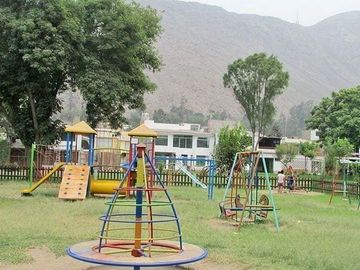 VENTA DE CASA CHACLACAYO URB. GIRASOLES ZONA PLANA