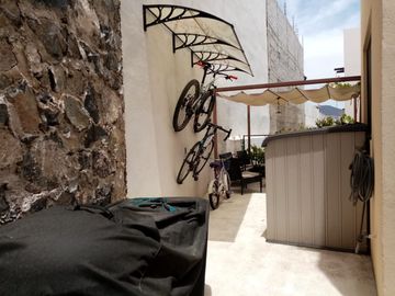 Casa con Roof garden y cuarto de servicio en Cumbres delLago Juriquilla.
