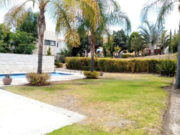 Casa con Roof garden y cuarto de servicio en Cumbres delLago Juriquilla.