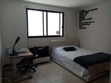 Casa con Roof garden y cuarto de servicio en Cumbres delLago Juriquilla.