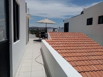 Casa con Roof garden y cuarto de servicio en Cumbres delLago Juriquilla.