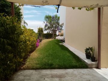 Casa con Roof garden y cuarto de servicio en Cumbres delLago Juriquilla.