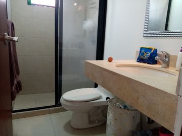 Casa con Roof garden y cuarto de servicio en Cumbres delLago Juriquilla.