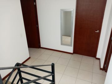 Casa con Roof garden y cuarto de servicio en Cumbres delLago Juriquilla.