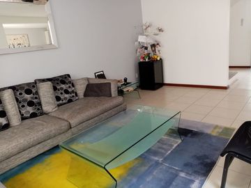 Casa con Roof garden y cuarto de servicio en Cumbres delLago Juriquilla.