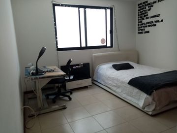 Casa con Roof garden y cuarto de servicio en Cumbres delLago Juriquilla.