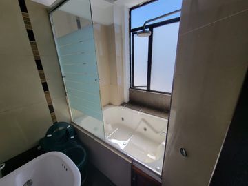 Departamento en Venta sector Solca de 105 Metros, los guayacanes, Quito norte