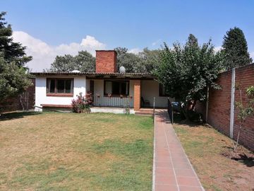 Casa en VENTA…  Santa María La Magdalena Ocotitlán, Zona Residencial de Metepec