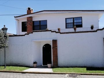 Casa en VENTA…  Santa María La Magdalena Ocotitlán, Zona Residencial de Metepec