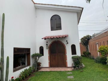 Linda Habitación con  ingreso independiente en primer piso.