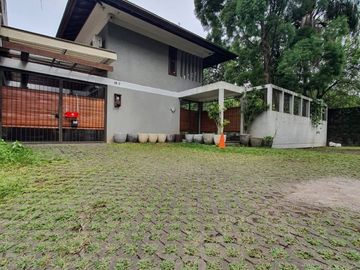 RUMAH ASRI dgn TAMAN at Jl CEMPAKA / BINTARO, JAKSEL