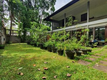 RUMAH ASRI dgn TAMAN at Jl CEMPAKA / BINTARO, JAKSEL