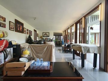 RUMAH ASRI dgn TAMAN at Jl CEMPAKA / BINTARO, JAKSEL