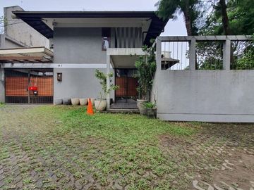 RUMAH ASRI dgn TAMAN at Jl CEMPAKA / BINTARO, JAKSEL
