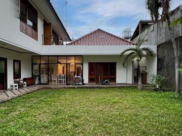 RUMAH at Jl MALUKU / MENTENG, JAKPUS
