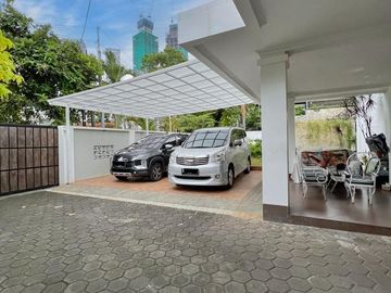 RUMAH at Jl MALUKU / MENTENG, JAKPUS