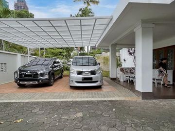 RUMAH at Jl MALUKU / MENTENG, JAKPUS
