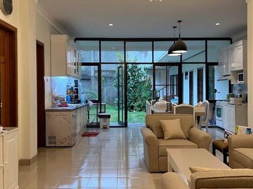 RUMAH at Jl MALUKU / MENTENG, JAKPUS