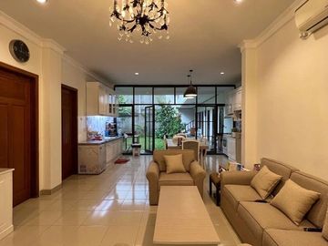 RUMAH at Jl MALUKU / MENTENG, JAKPUS