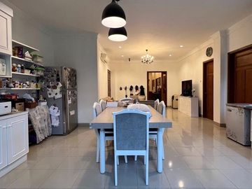 RUMAH at Jl MALUKU / MENTENG, JAKPUS