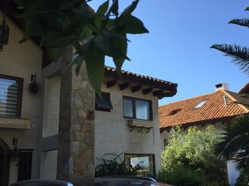 HERMOSA CASA EN VENTA BOSQUES DE MONTEMAR LAS BELLOTAS UF 18,900
