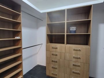 En venta lujosa y moderna casa Urbanización Laguna del Sol, via a Samborondon