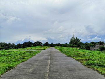 Murang Lupa sa Nusa dua in Tanza Cavite